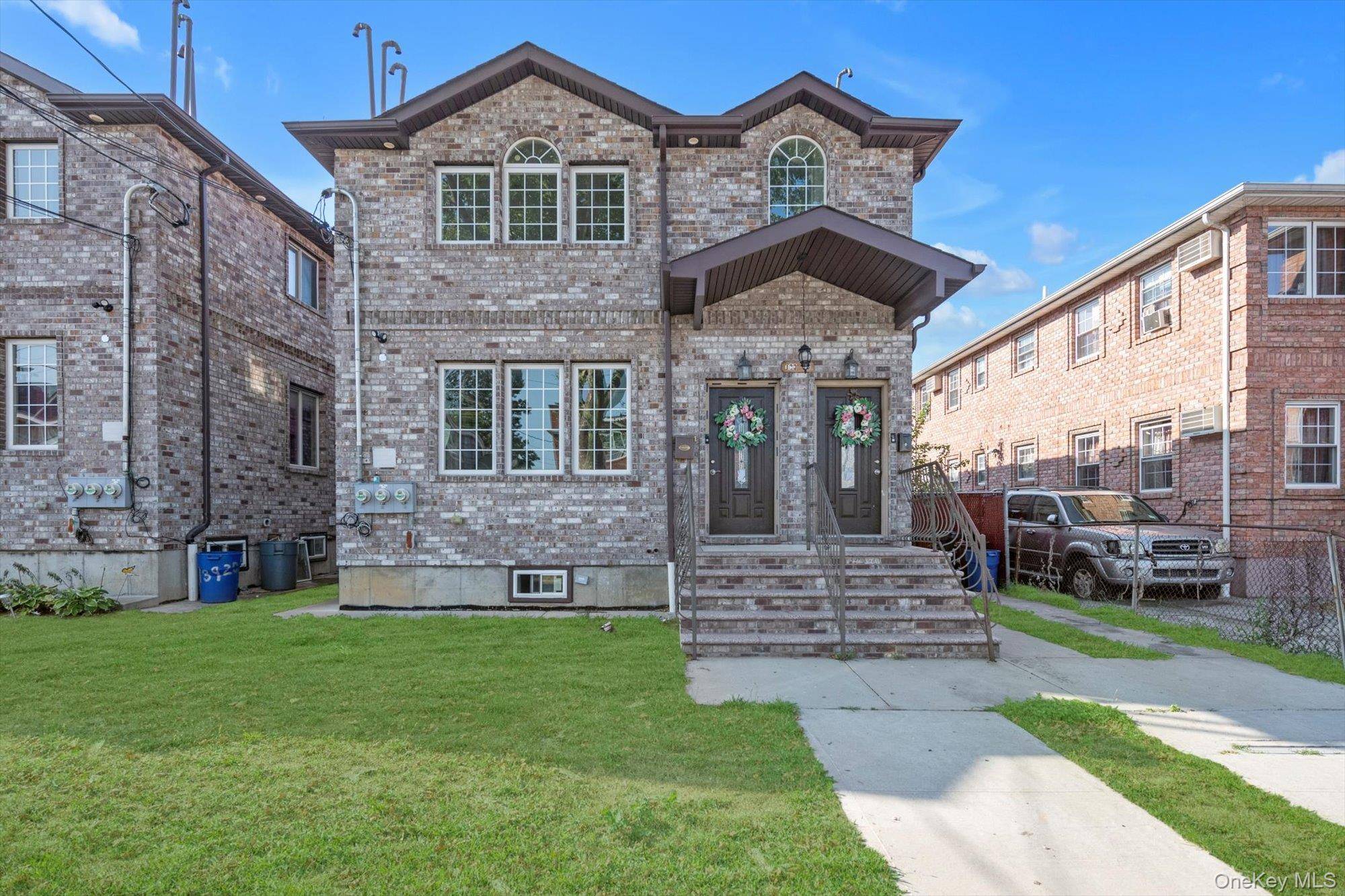 Modern 2 Family Home in Rosedale !