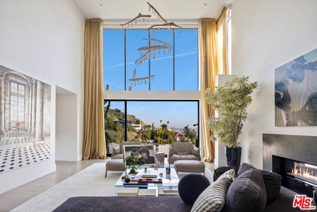 8080   Laurel View Dr 4BR Sunset Strip La