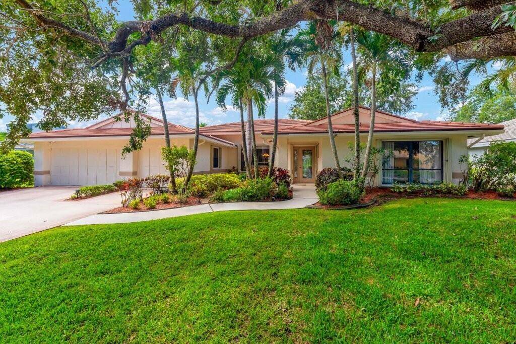 Beautiful views of 2 lakes from all the living areas in this 3 bedroom, CBS, 2383 sq.