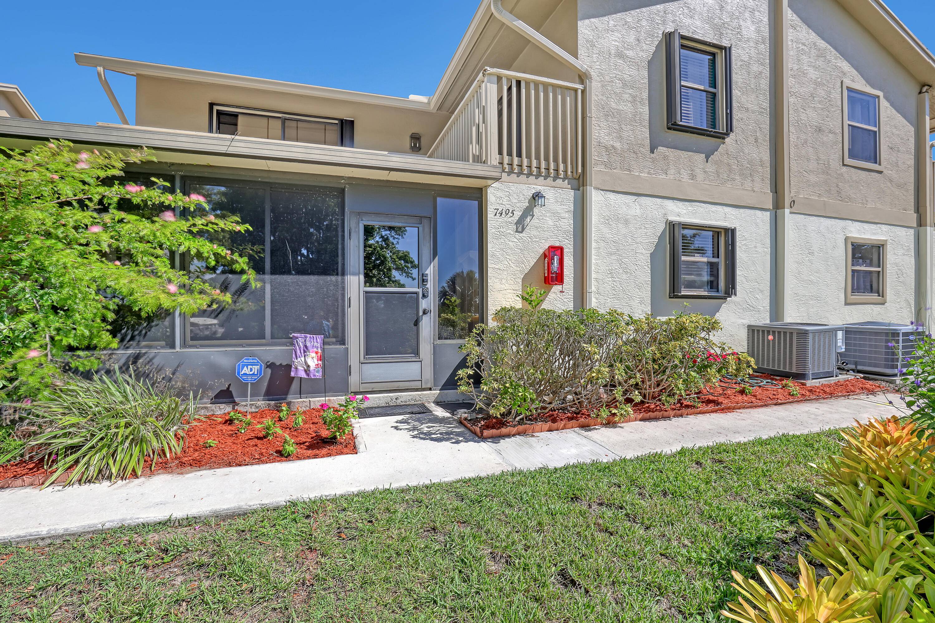 This freshly painted, move in ready, 2 bedroom, 2 1 2 bath townhome is move in ready.
