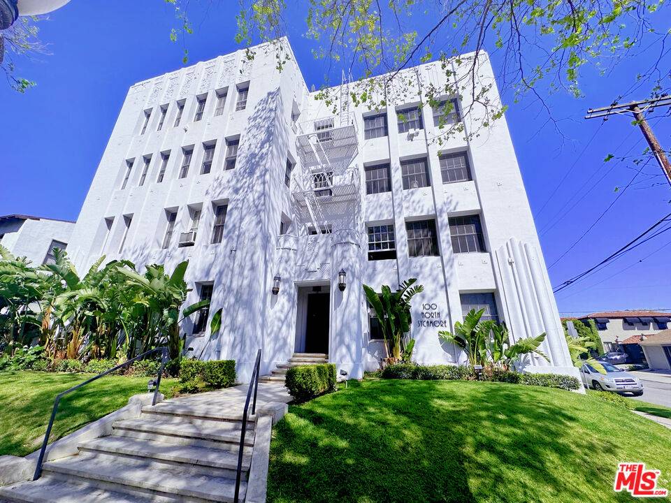 100 N Sycamore Ave 17BR Hancock Park La