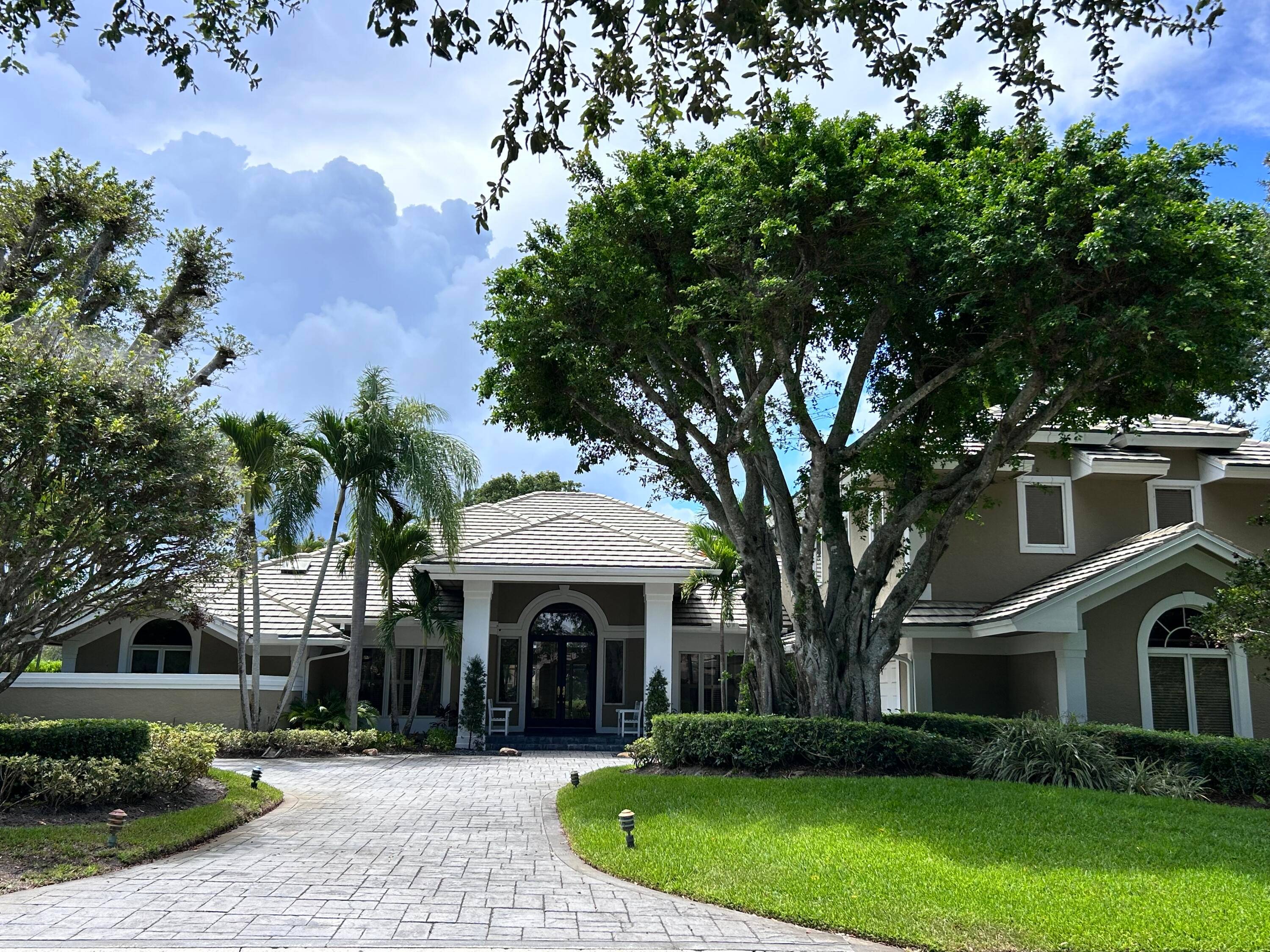 A home offering endless possibilities and the classic lifestyle of Mariner Sands !