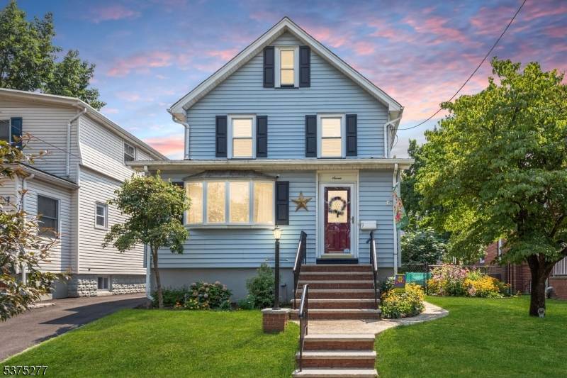 Charming colonial in excellent condition.