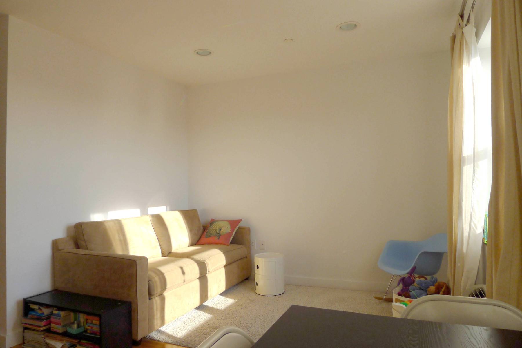 Make this luminous 1 bedroom apartment in the iconic Gateway Tower your new home.