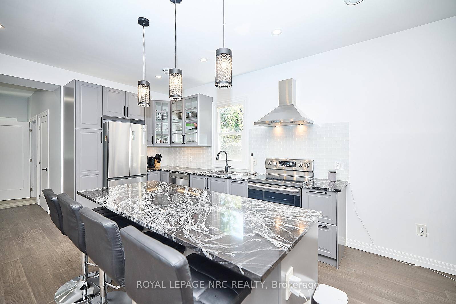 STUNNING amp ; COMPLETELY RENOVATED 3 BEDROOM BUNGALOW ON QUIET DEAD END STREET !