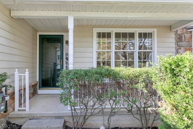 Beautifully maintained 3 bedroom, 2.