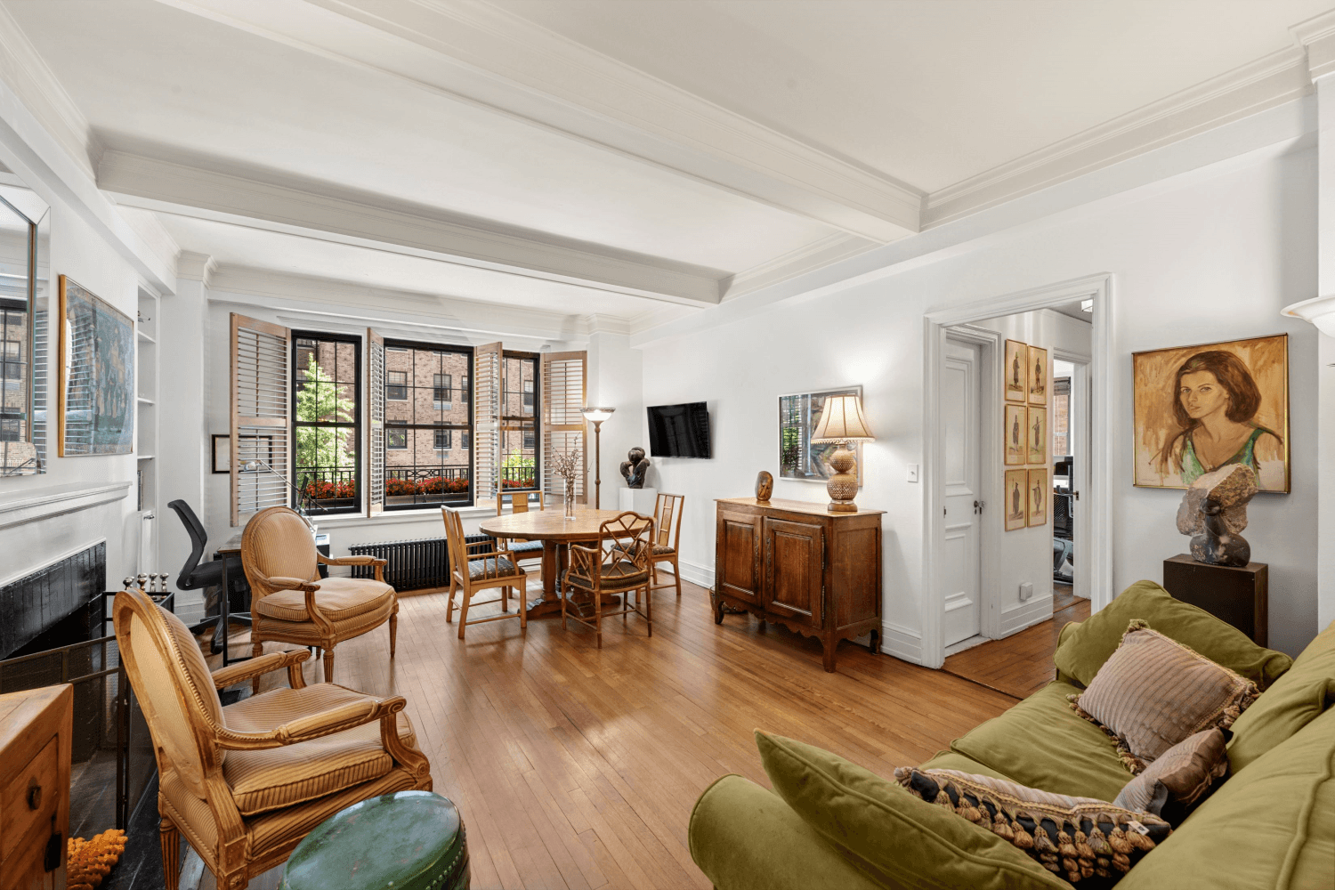 INVESTMENT OPOORTUNITY WITH LONG TERM TENANTS IN PLACE CLASSIC CAPTIVATING ELEGANCE 2BED 2BATH Prewar Condo in Sutton Place Discover the charm of this classic 2 bedroom, 2 bathroom Condo housed ...