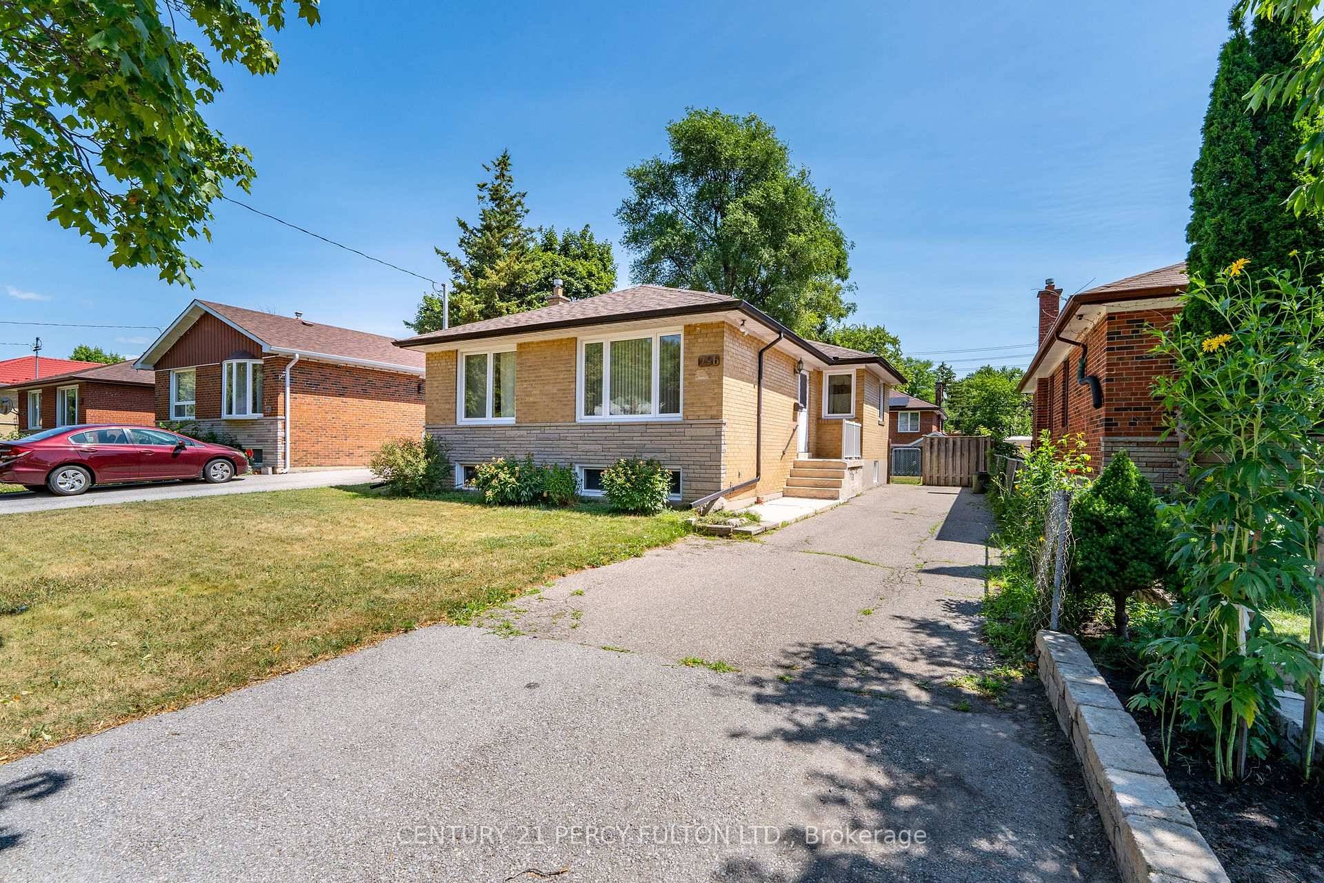 Charming Bungalow On A Quiet Street In Scarborough.
