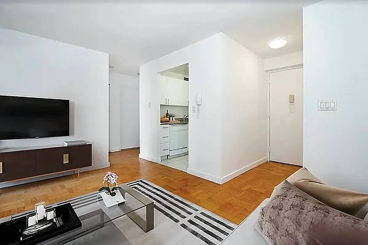 Welcome home to 227 Mulberry the full service elevator doorman rental building in Nolita !