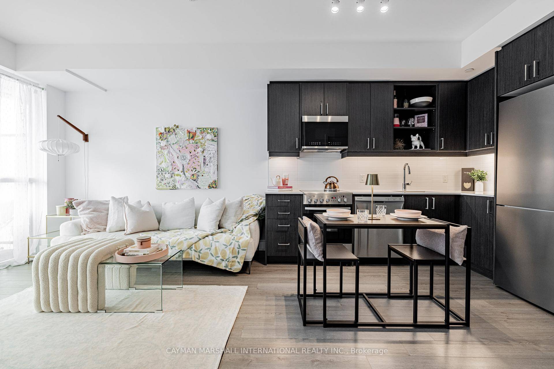 A versatile layout, natural light in every corner, and amenities that anticipate your lifestyle, this 617 sq.