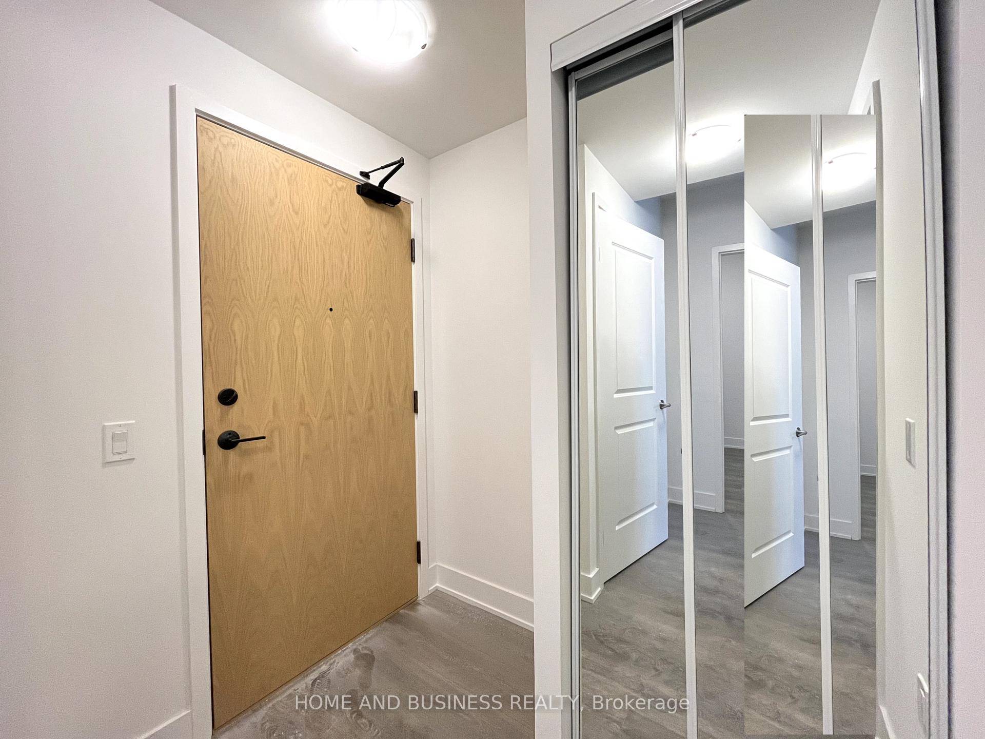 2 bedrooms 2 baths in the Heart of Mississauga.
