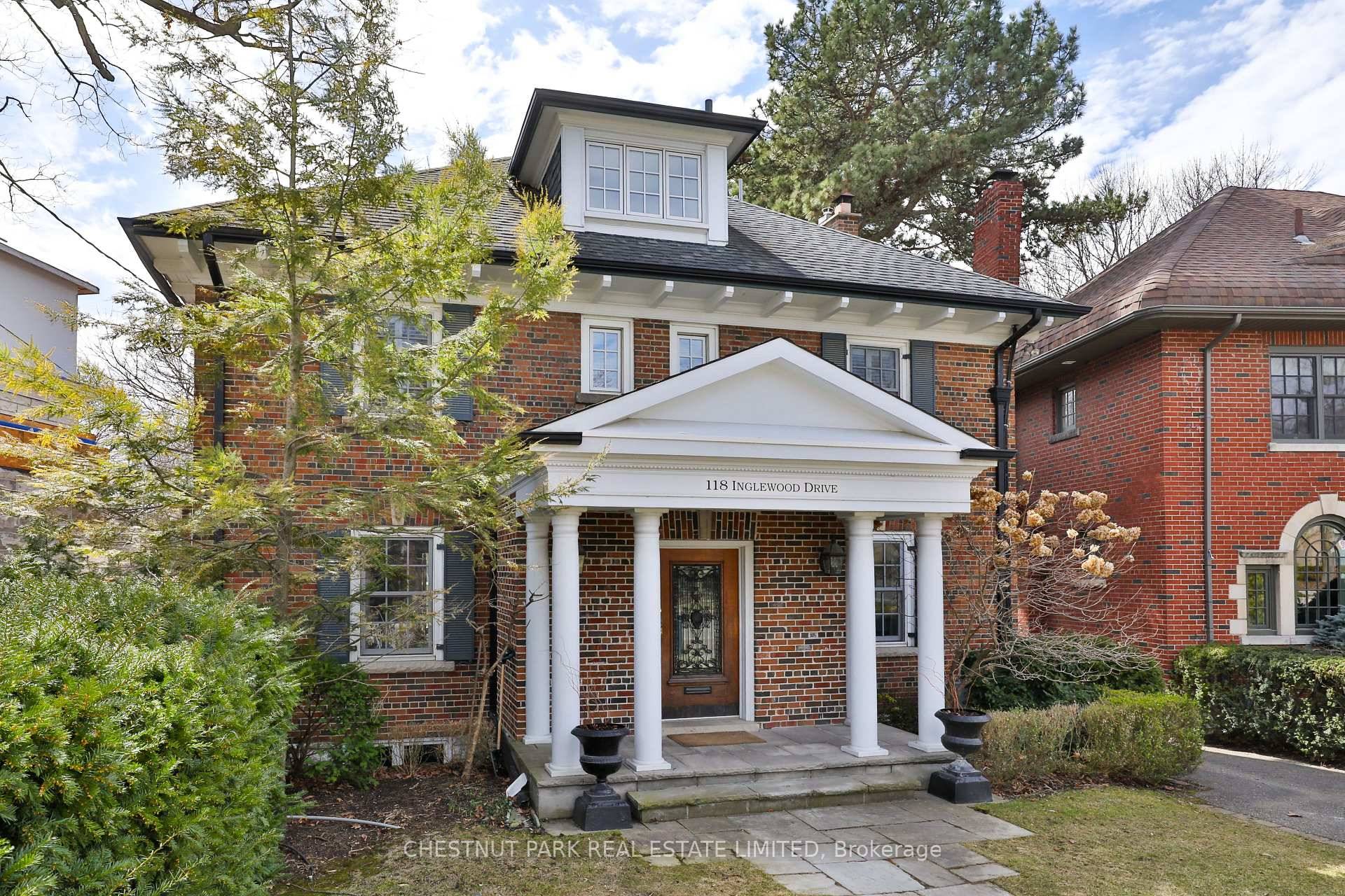 Spring is here ! 118 Inglewood has been completely redone inside with new light and elegant de cor.
