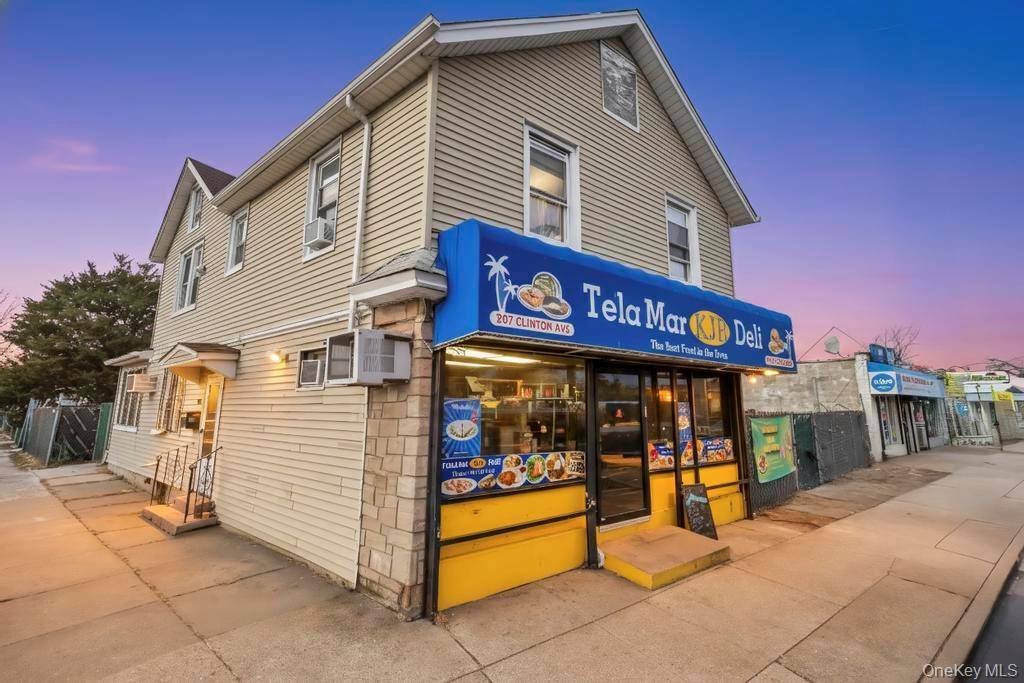 MIX USE BUILDING FOT SALE 2 RESIDENTIAL APARTMENT 3 BEDROOM EACH 1 RETAIL DELI ON THE 1ST FLOOR