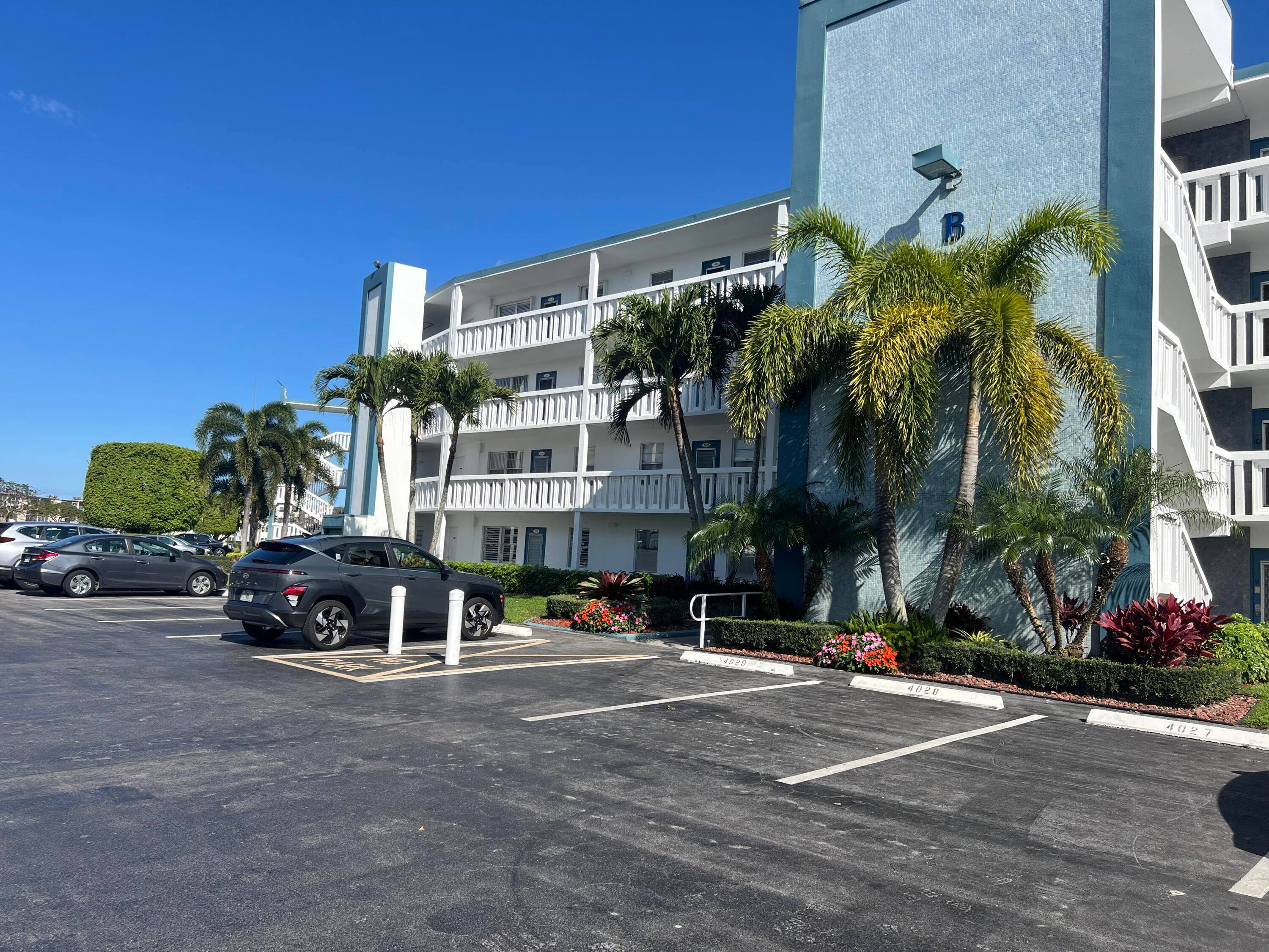 Beautifully renovated, 4th floor condo.