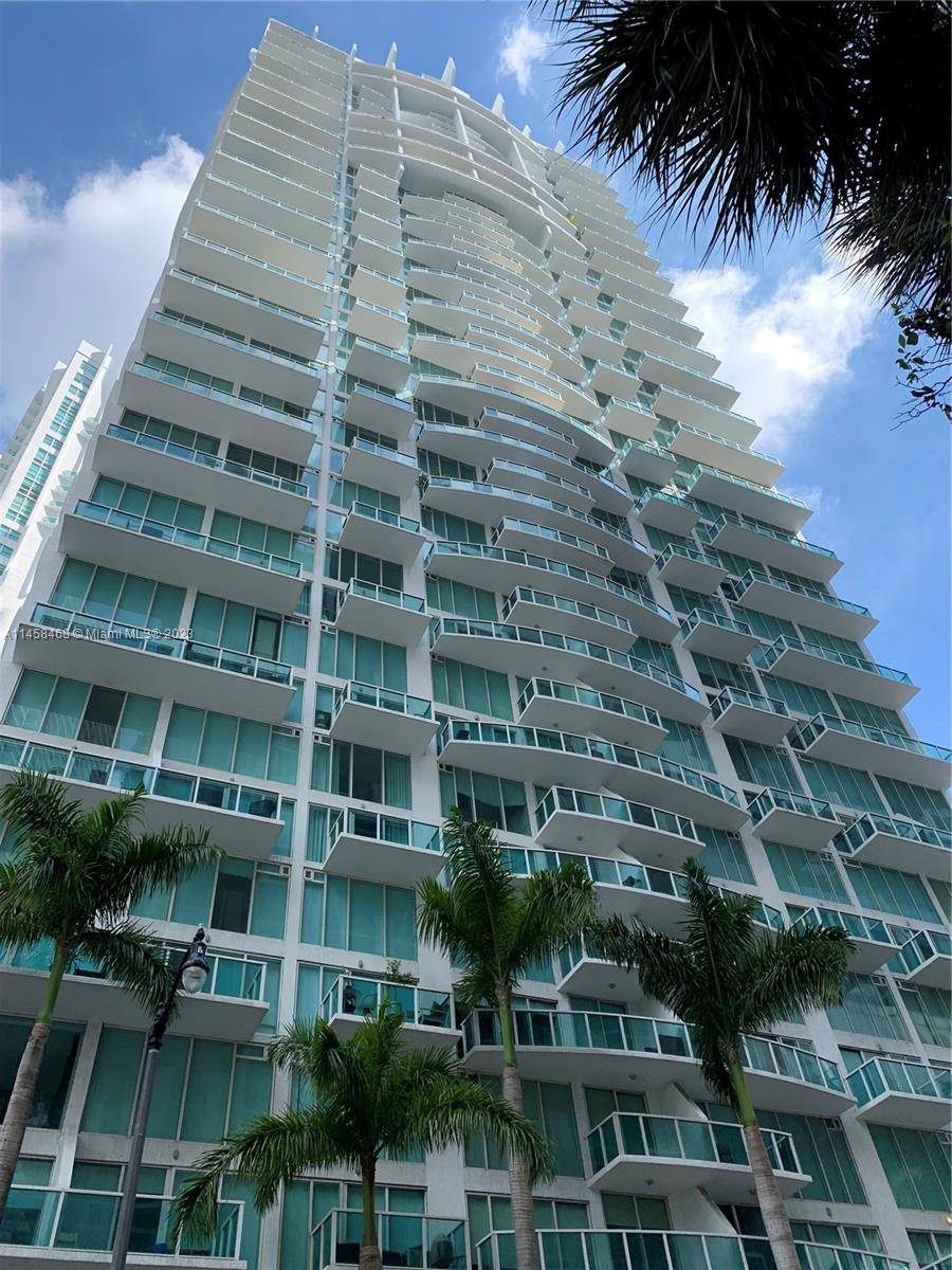 SHORT TERM RENTAL AND AIRBNB APPROVED High Rise Loft 2 story 2 beds 2 baths plus den condo in the heart of Brickell with Skyline view.