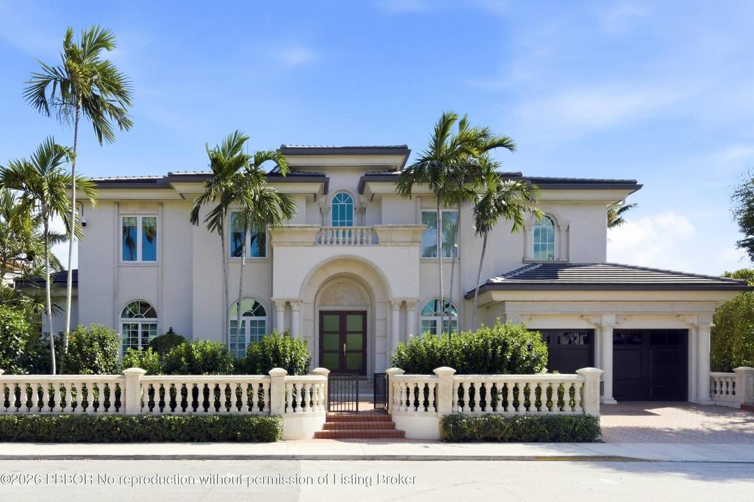 In Town Fabulous Southern Exposure Modern Mediterranean.