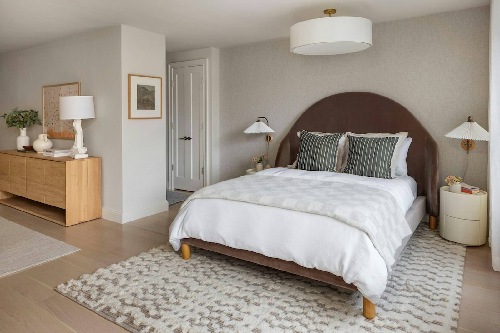 Discover this bright, 748 square foot studio at 155 West 68th Street.
