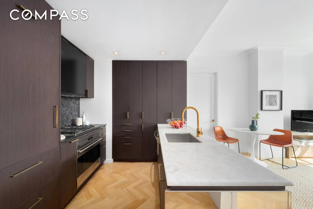 Residence 4A is a modern split two bedroom, two bathroom home located in 50 Clinton, a Paris Forino designed condominium.