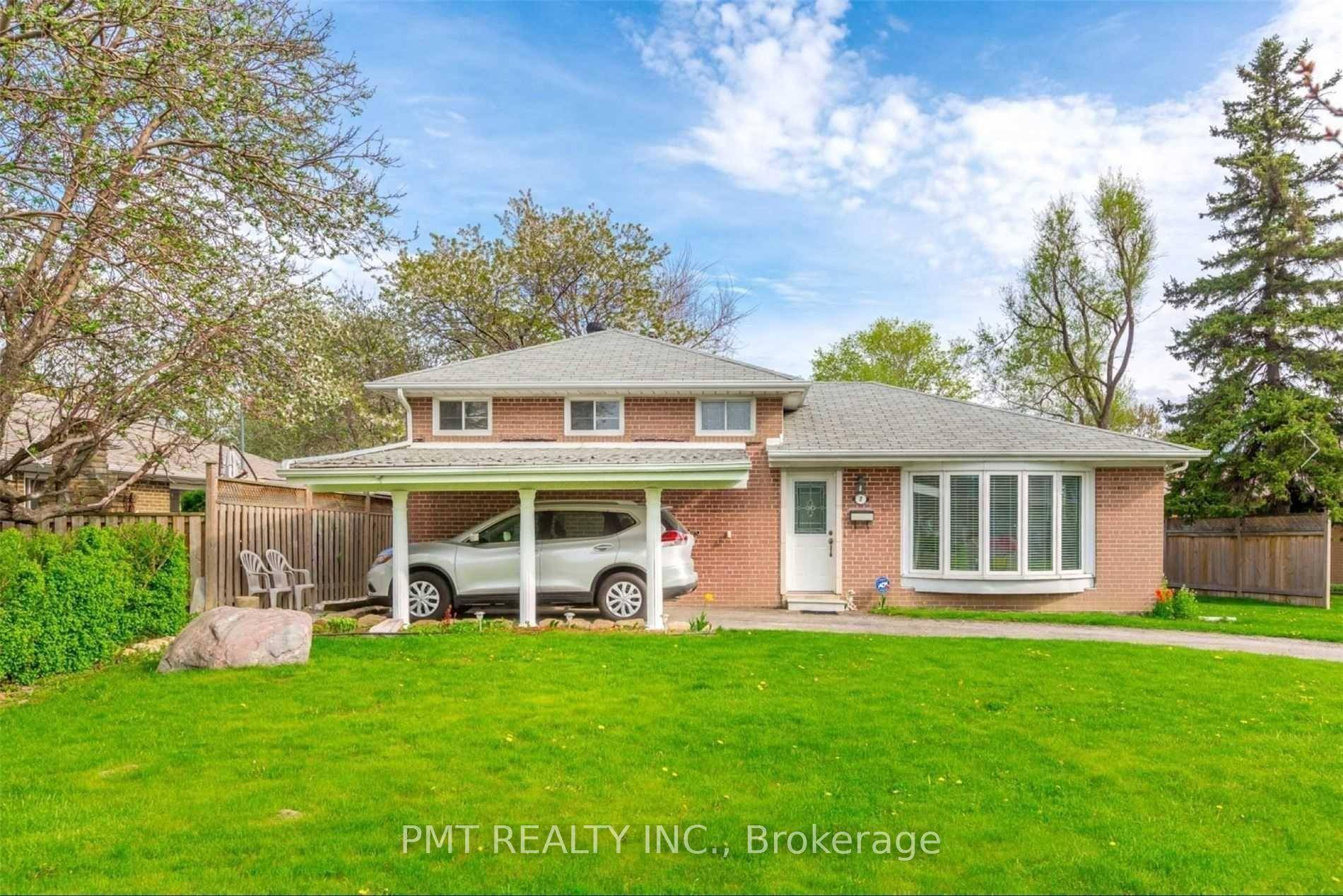 Welcome to the basement unit 7 Waterbury Drive, a generously sized 1 bedroom, 1 bathroom lower level apartment nestled on a peaceful residential street in the heart of Toronto.
