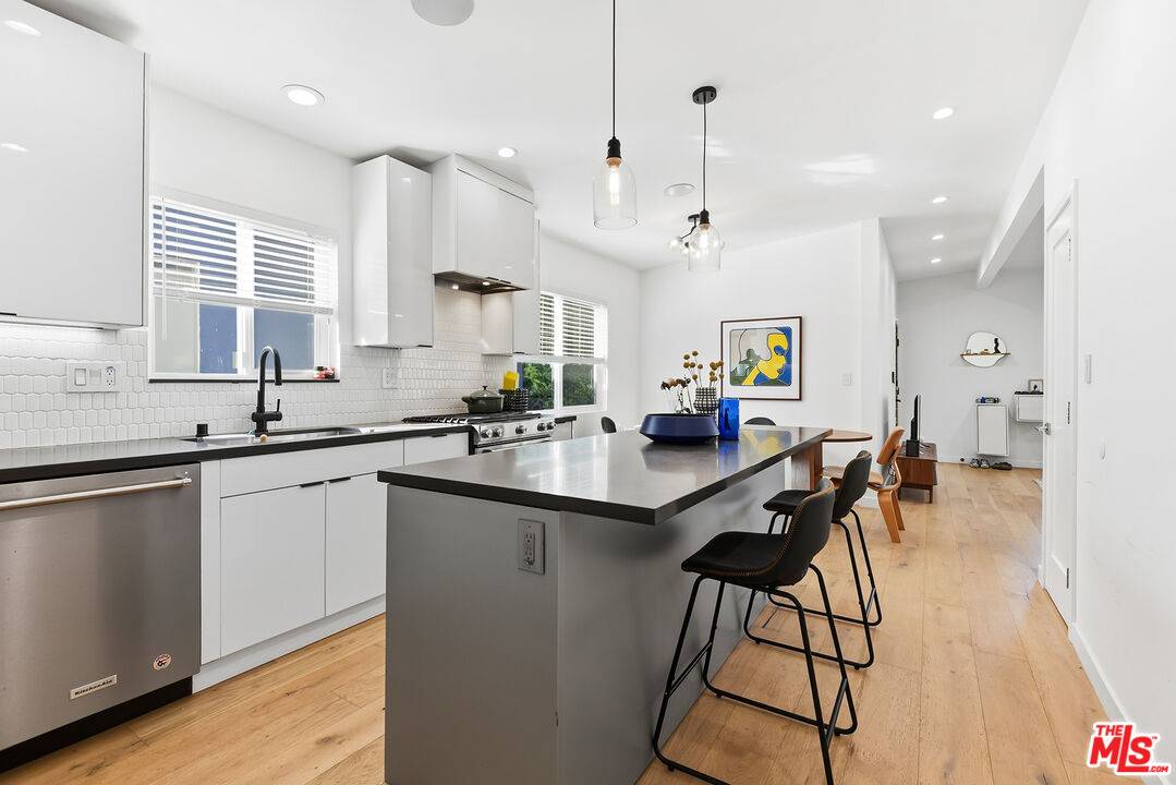 2603   Abbot Kinney Blvd 3BR Marina Del Rey La