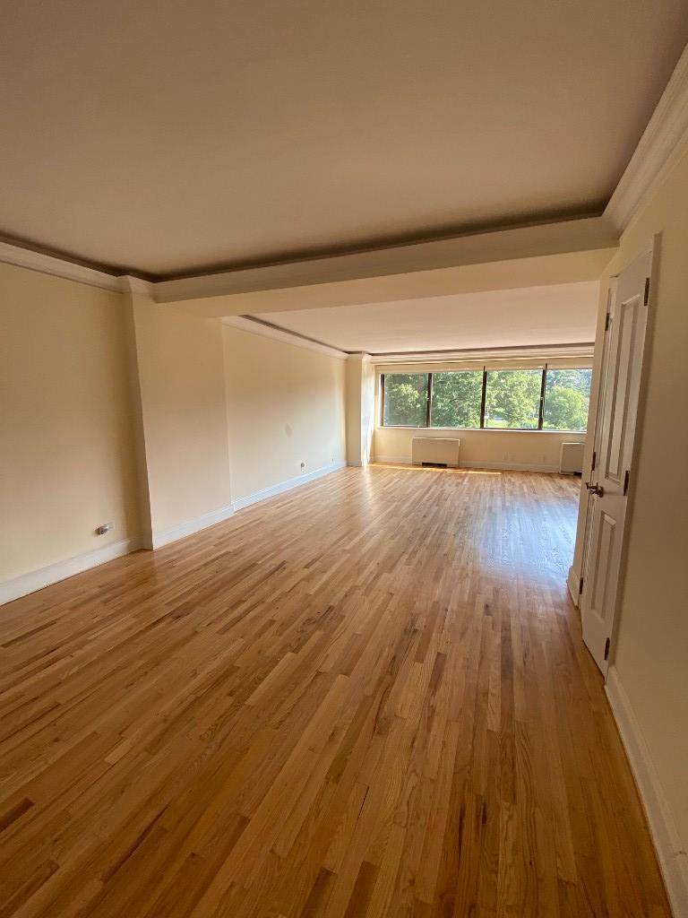 Enter this amazing rarely available 2Br 2Bath with unobstructed views of Central Park, a spacious dining area, and a separate full kitchen with stainless steel appliances.