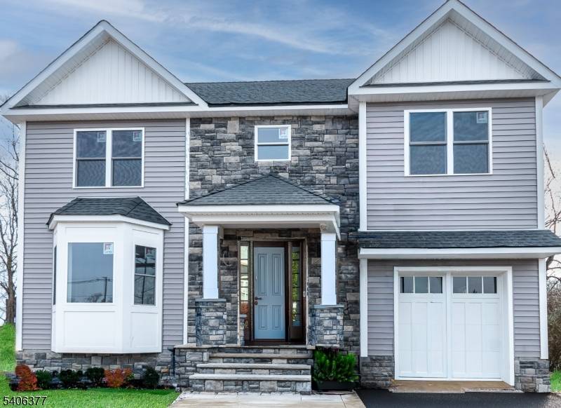 CUSTOM COLONIAL UNDER CONSTRUCTION OFFERS 3 BEDROOMS, 2 1 2 BATHS, MASTER BATHROOM WITH FULL BATH AND WALK IN CLOSETS.