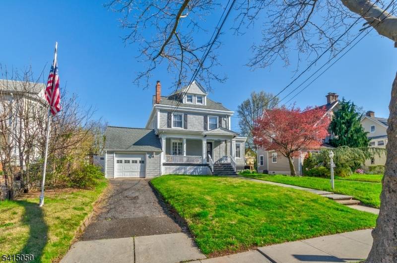 WELCOME HOME ! ! This beautifully maintained home offers the perfect blend of comfort, style, and functionality.