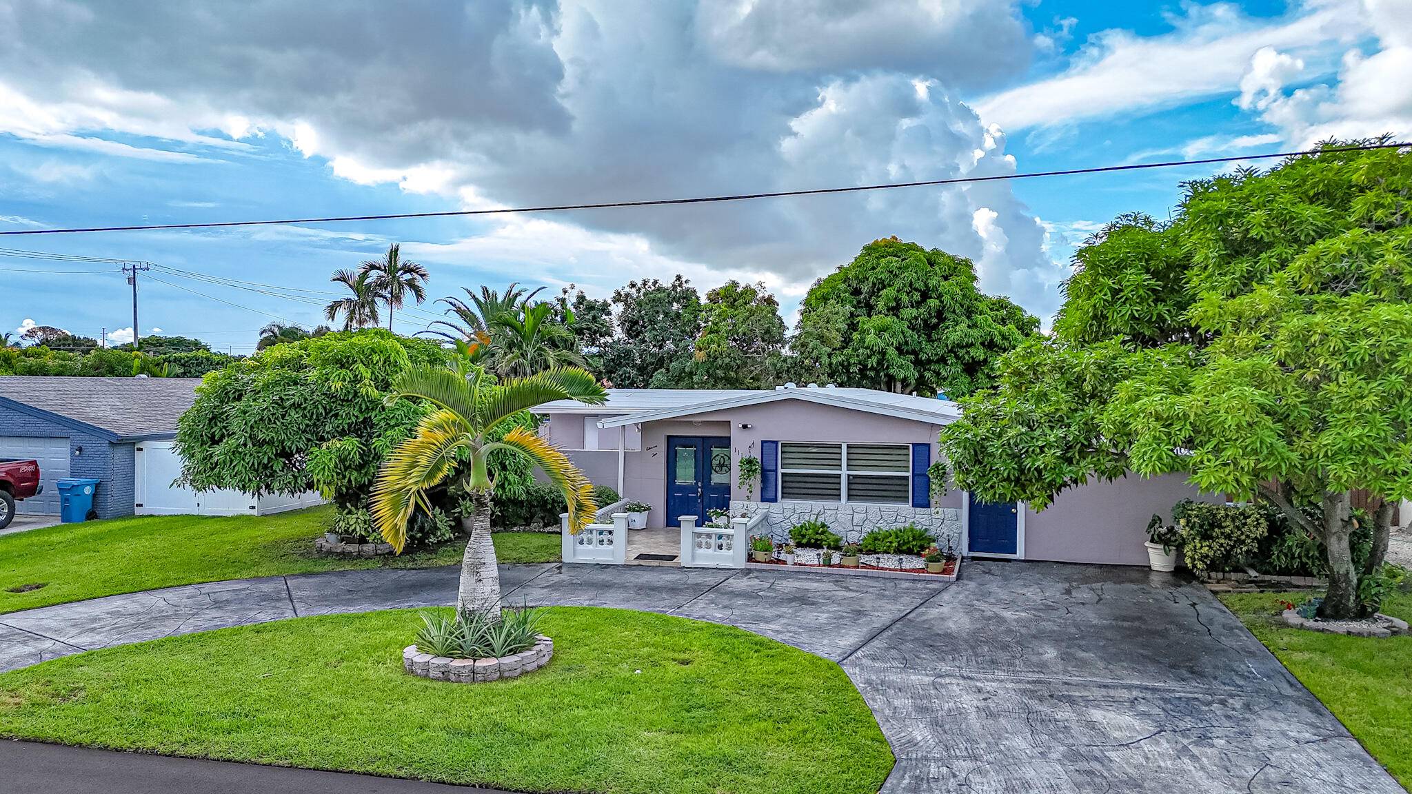 Enjoy Florida living at its best in this no HOA waterfront home !