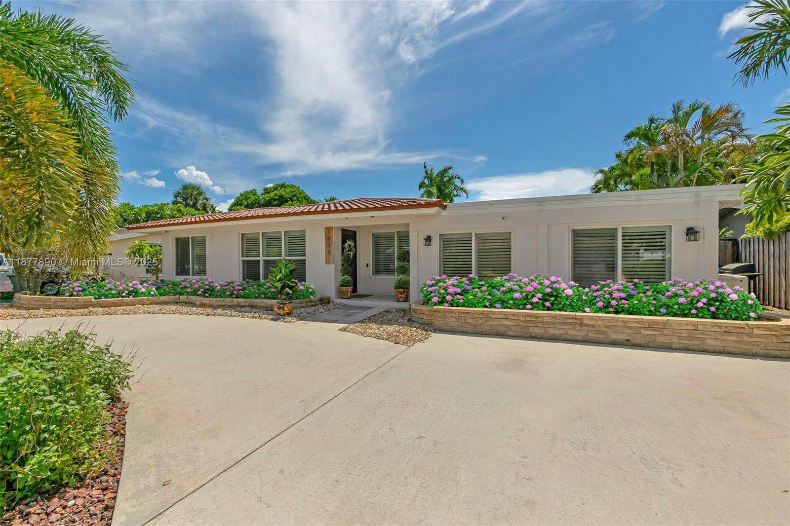 All about LOCATION ! This large 3 bedroom OVER 2000 SQFT, 3 bathroom home features spacious split bedrooms and a large dream kitchen with butler's pantry.