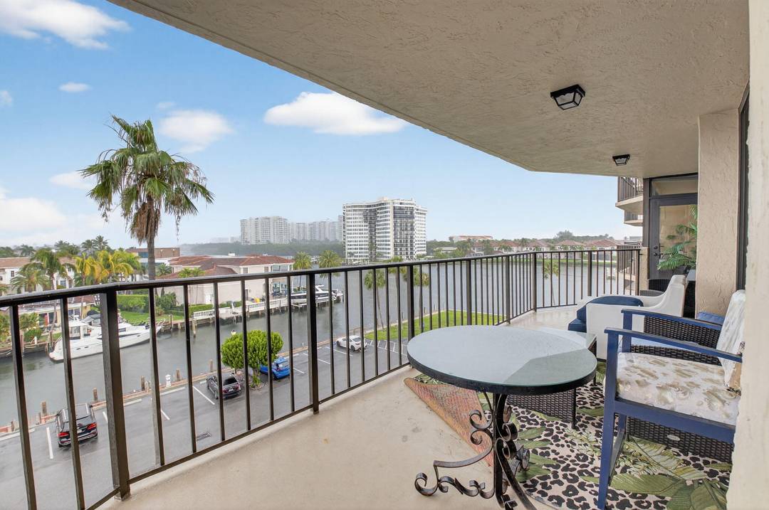 Completely updated and beautifully furnished unit located in the highly desirable Porta Bella community in the heart of Boca Raton.