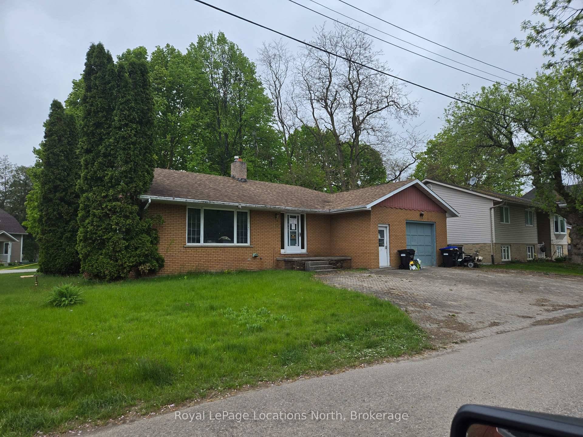 Home with potential located in a desireable neighbourhood with road frontage back and front.
