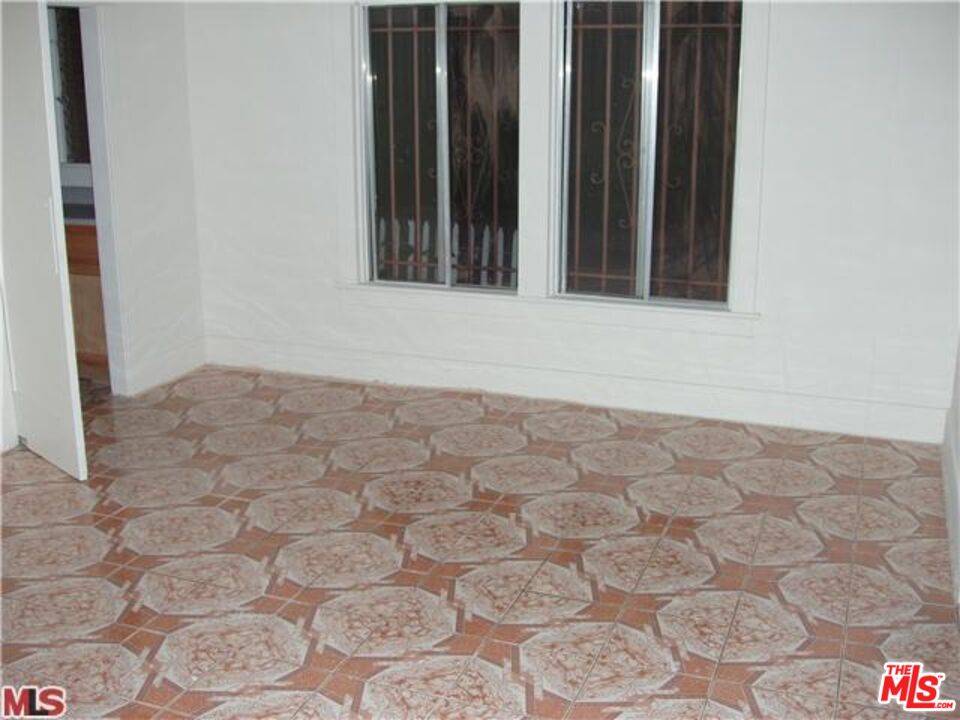 737 N HARVARD BLVD 2BR La