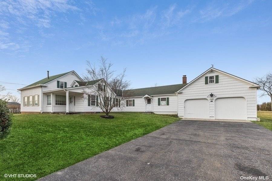 Modern Farmhouse ! Very close to Baiting Hollow Club and Friars Head Golf Club.