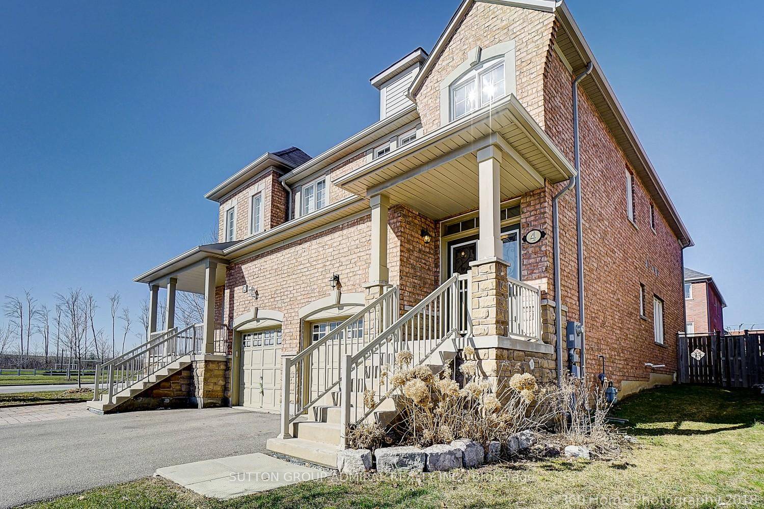 3 Bedroom Family Home In High Demand Thornhill Woods !