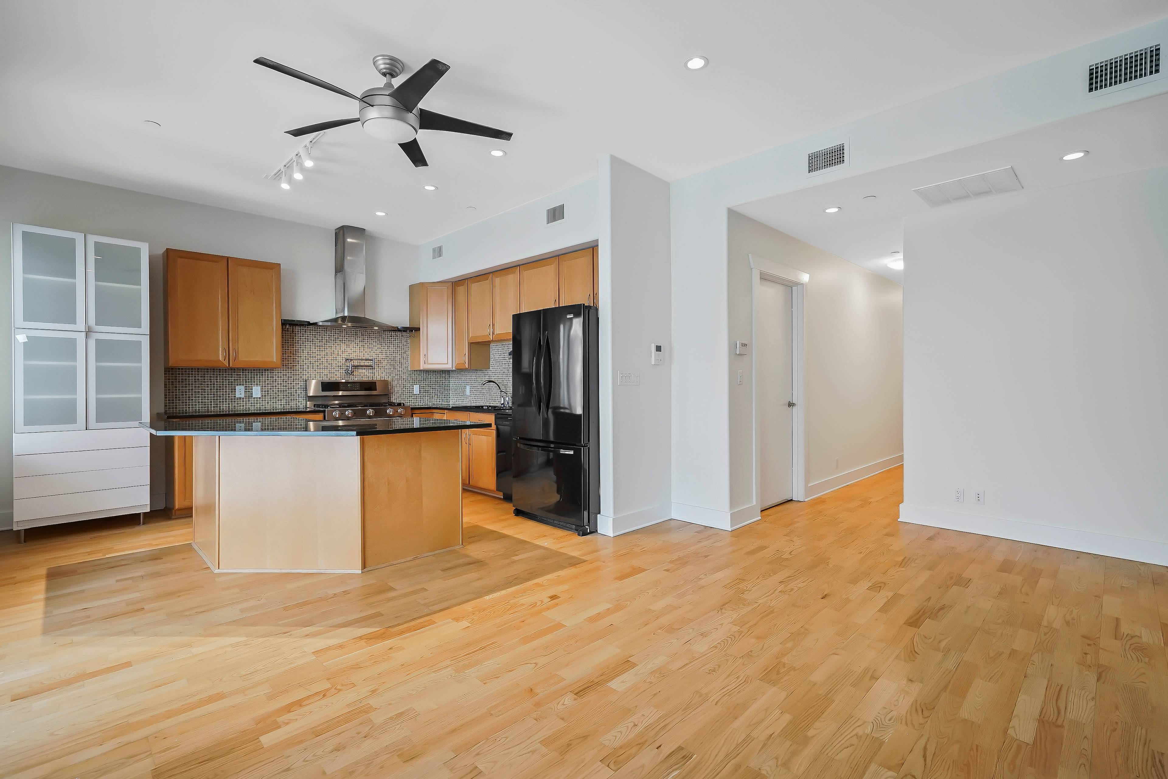Reduced for September move in !
