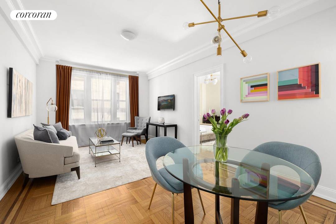 LARGE ONE BEDROOM with an extra HALF BATH in FULL SERVICE, PRE WAR BUILDING with NO BOARD INTERVIEW Welcome to this spacious and well proportioned prewar one bedroom offering a ...