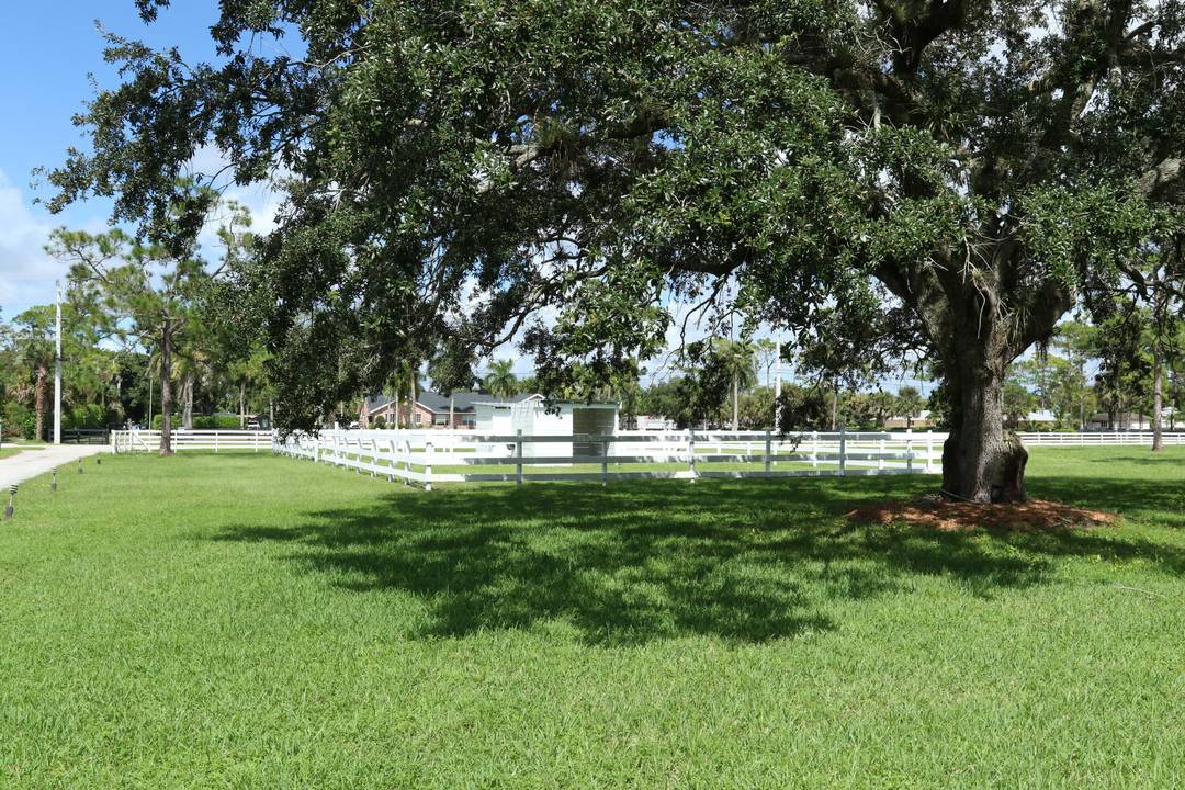 Private 2 1 2 acre Oasis in wellington !