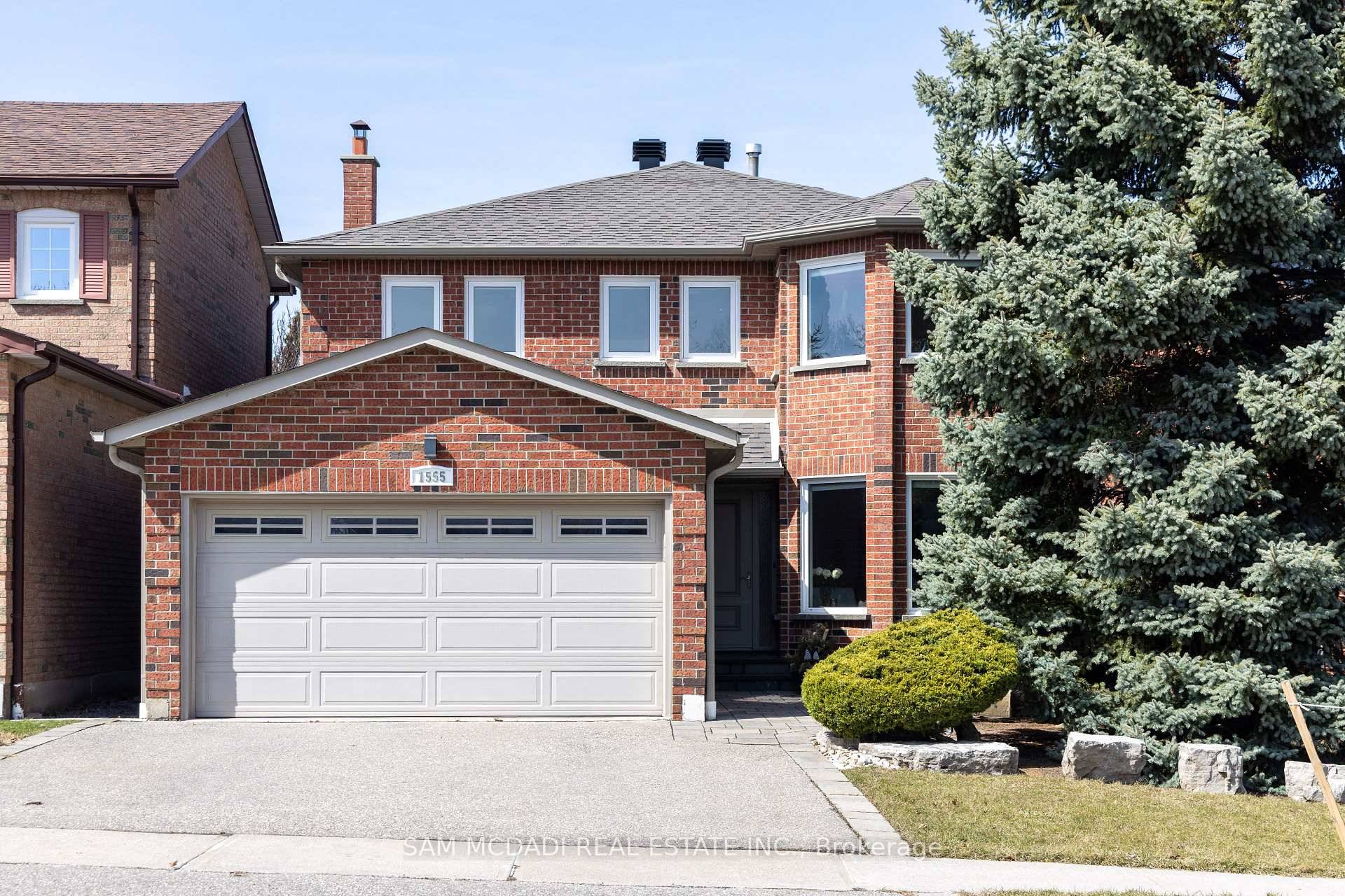 Welcome to this stunning 4 bedroom, 3 bathroom home, nestled in the highly sought after Olde English Lane neighbourhood of East Credit !