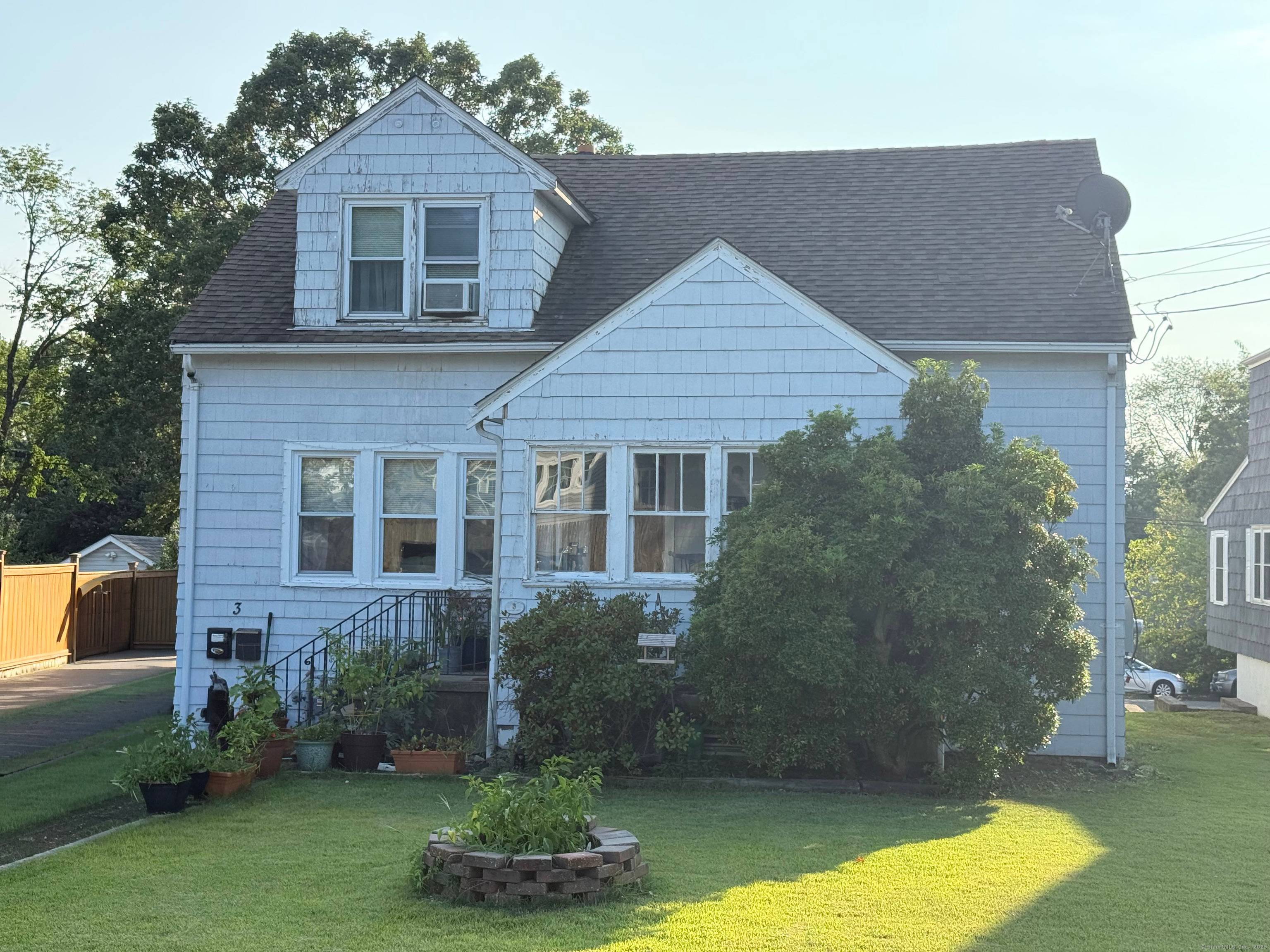 Opportunity on Devon with rear access from Silk Street.