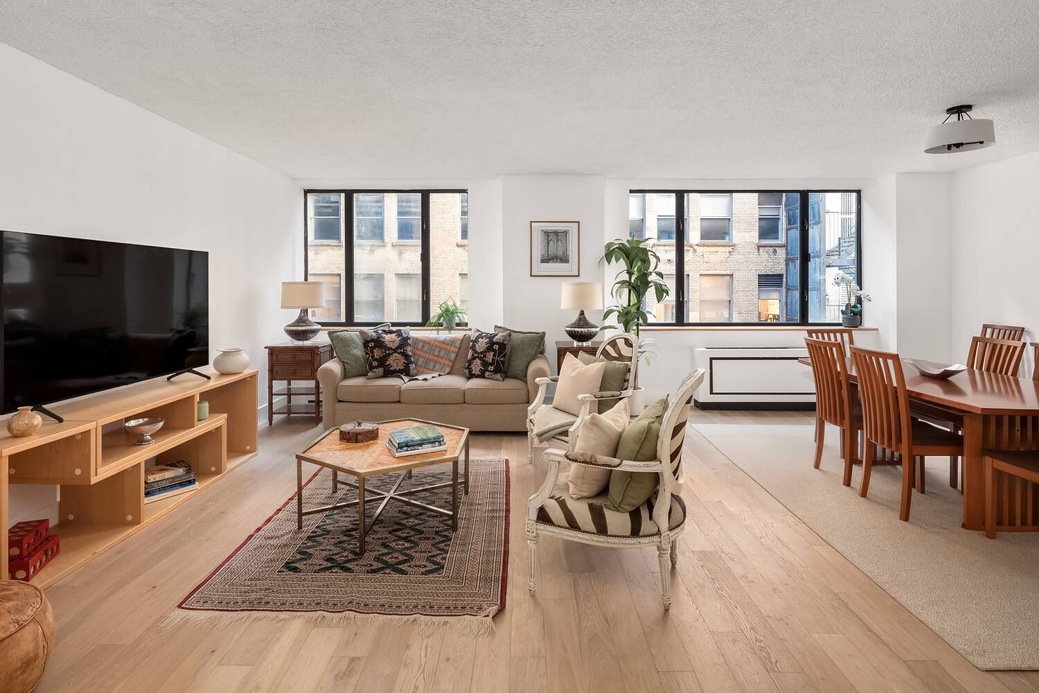 This grand scale and beautifully proportioned 2 bedroom 2 bathroom bright and quiet home resides in the sought after Beaumont Condominium, a luxury full service building located moments from Central ...
