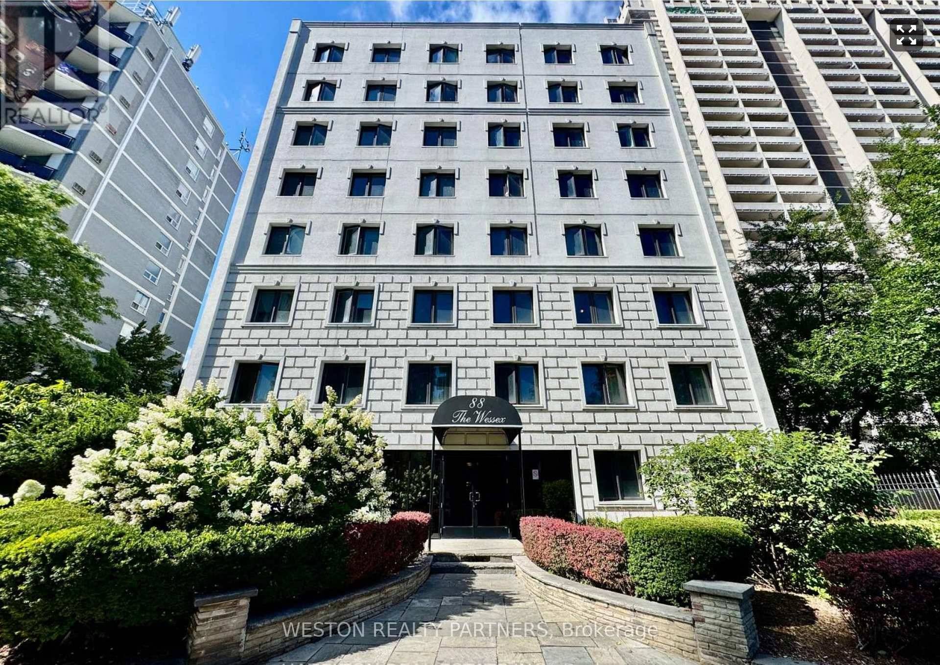 Welcome to 88 Wellesley St E a bright amp ; spacious 2 bedroom apartment in the heart of downtown Toronto !