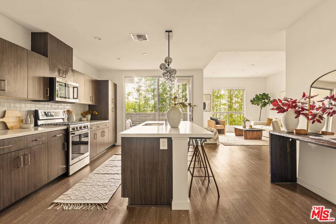 4140 Glencoe Ave 2BR Marina Del Rey La