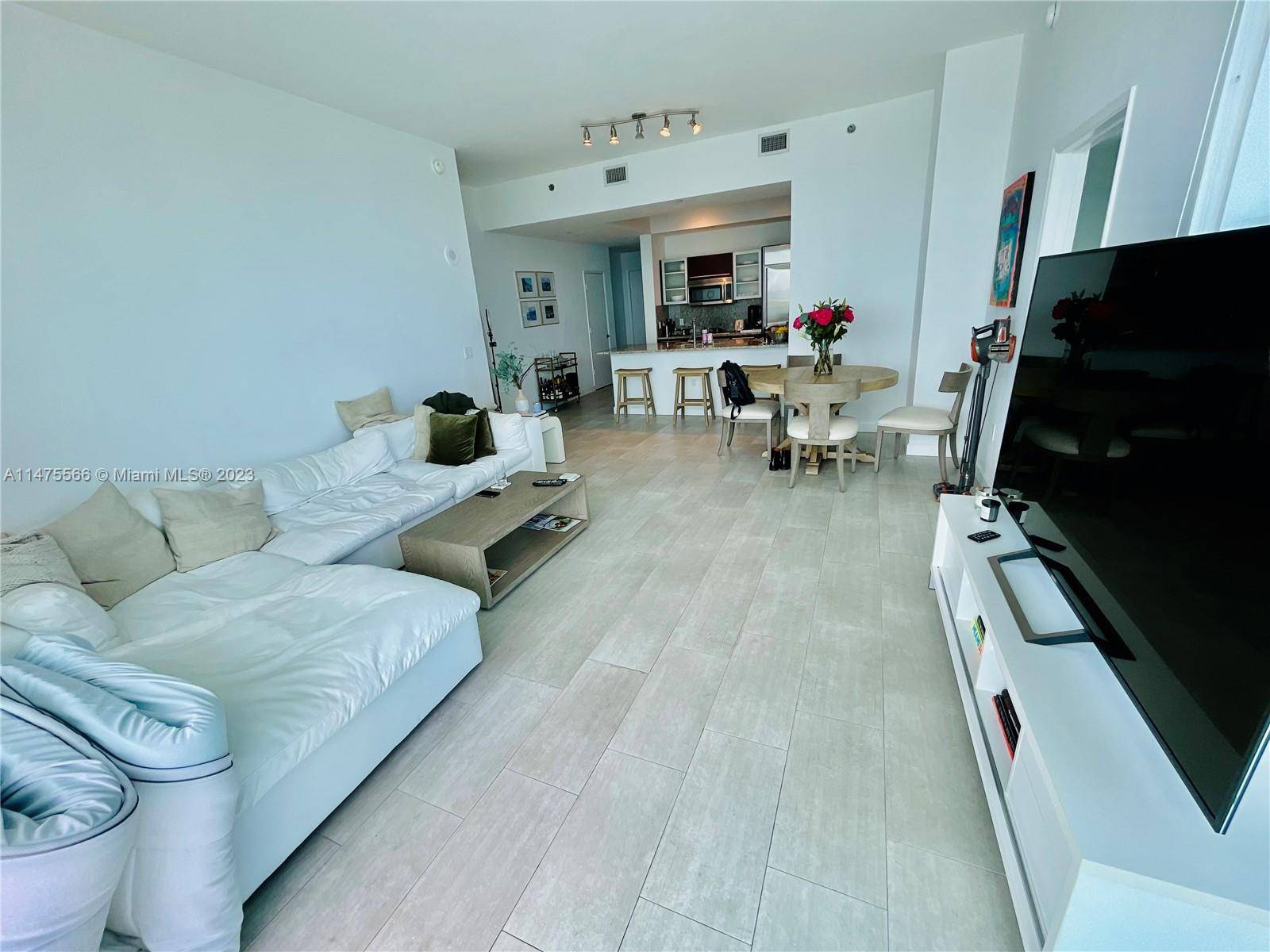 Amazing 2 2. 5 bath unit with direct Biscayne Bay views on the 52nd floor.