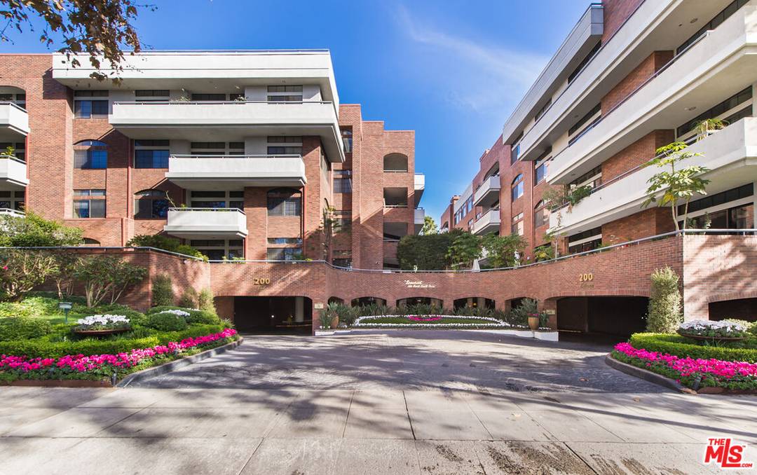 200  N Swall Dr 2BR Beverly Grove La