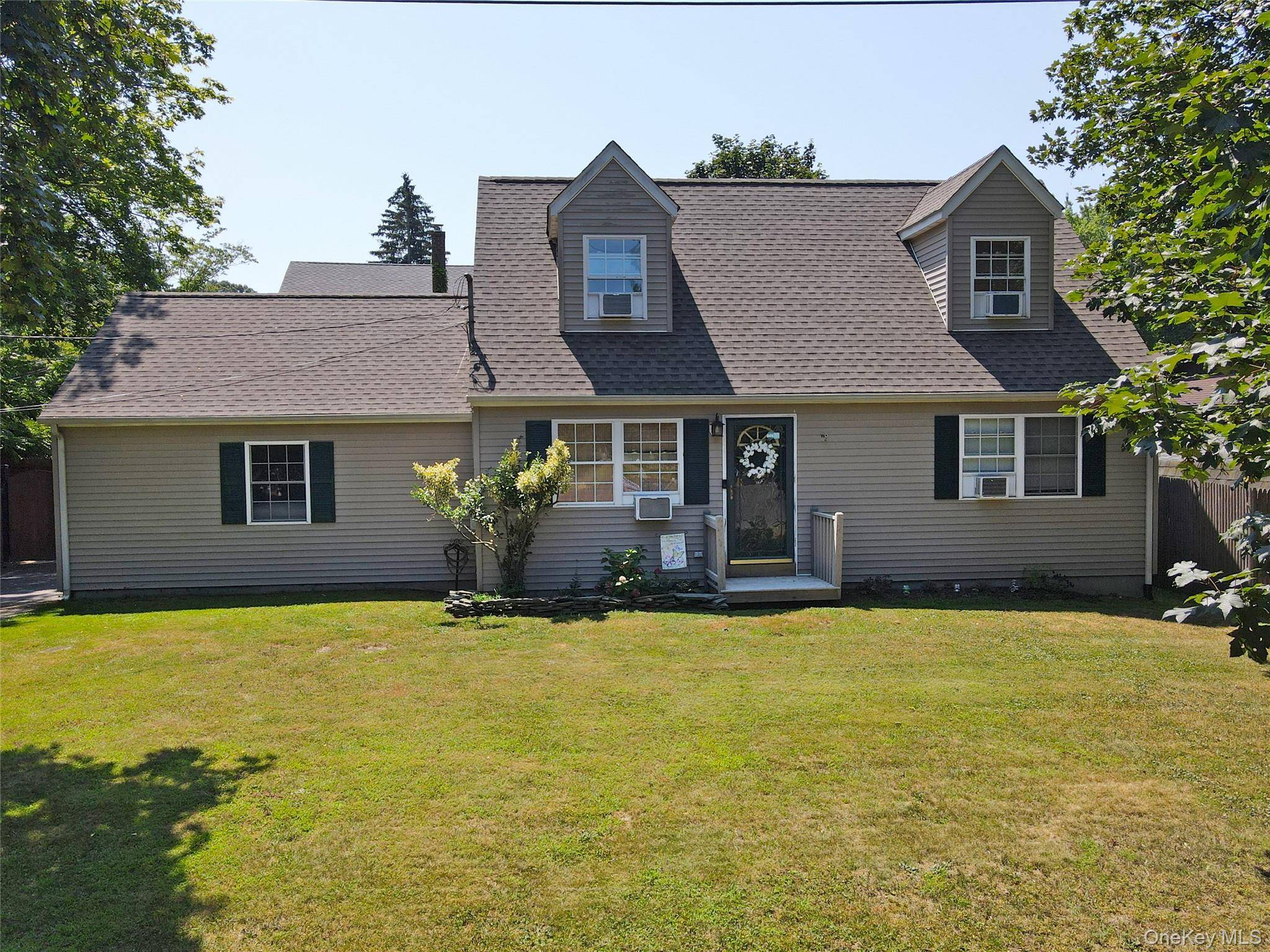 Custom Built 2000 Original Owner, Miller Place SD, Roof Is 1 Year Old With Ridge Vents amp ; Gutter Guards Installed.