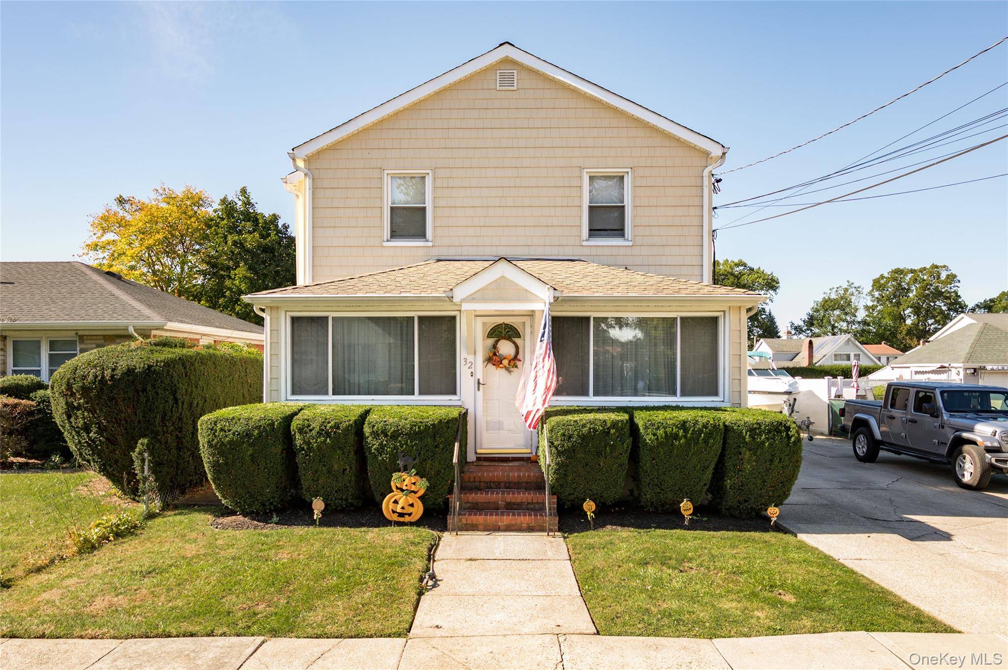 Don t Miss This Legal 2 Family Home in the Heart of Farmingdale Village !