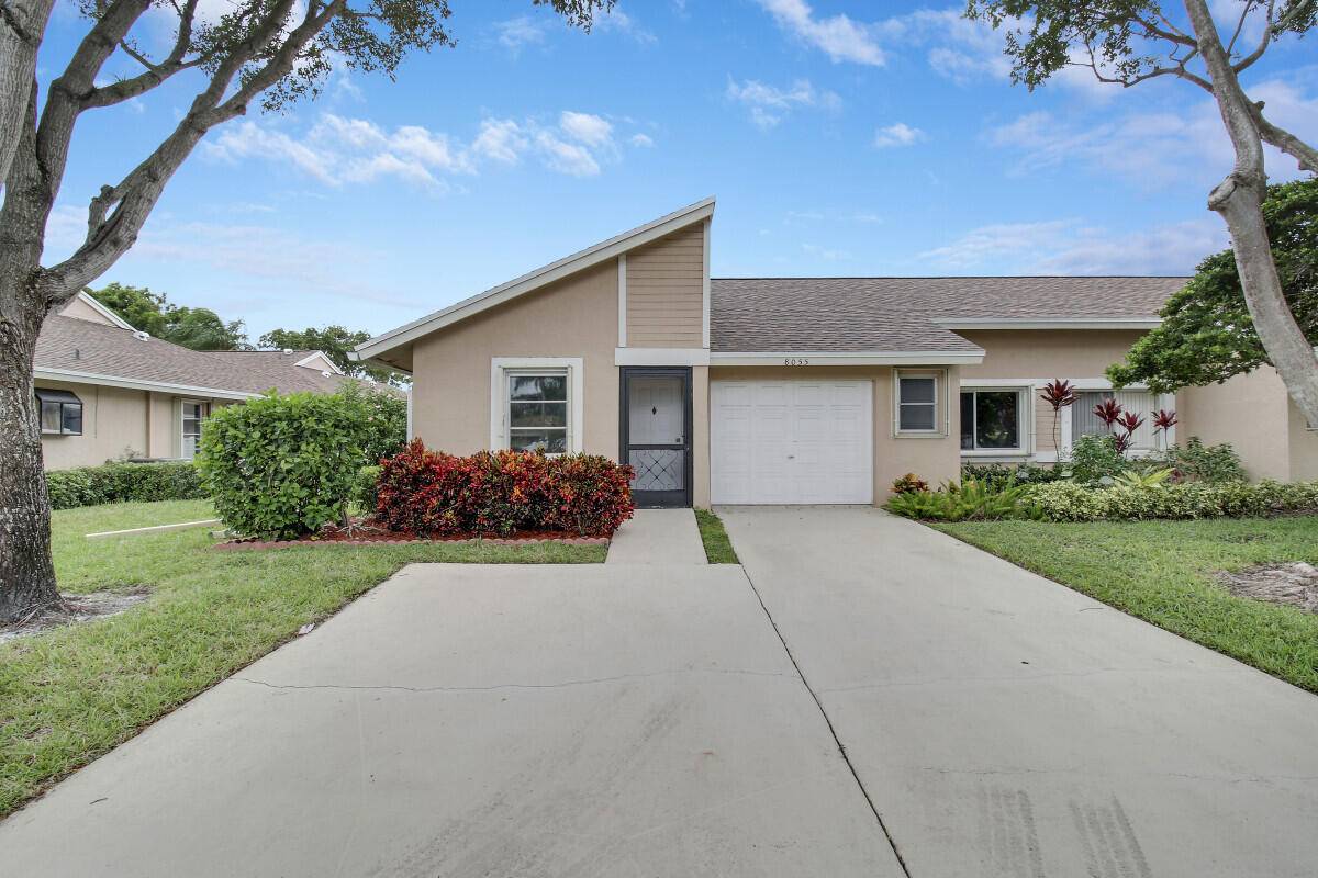 STUNNING RENOVATION. NEW ROOF, GORGEOUS NEW WHITE CUSTOM KITCHEN CABINETS WITH QUARTZ COUNTERTOPS.