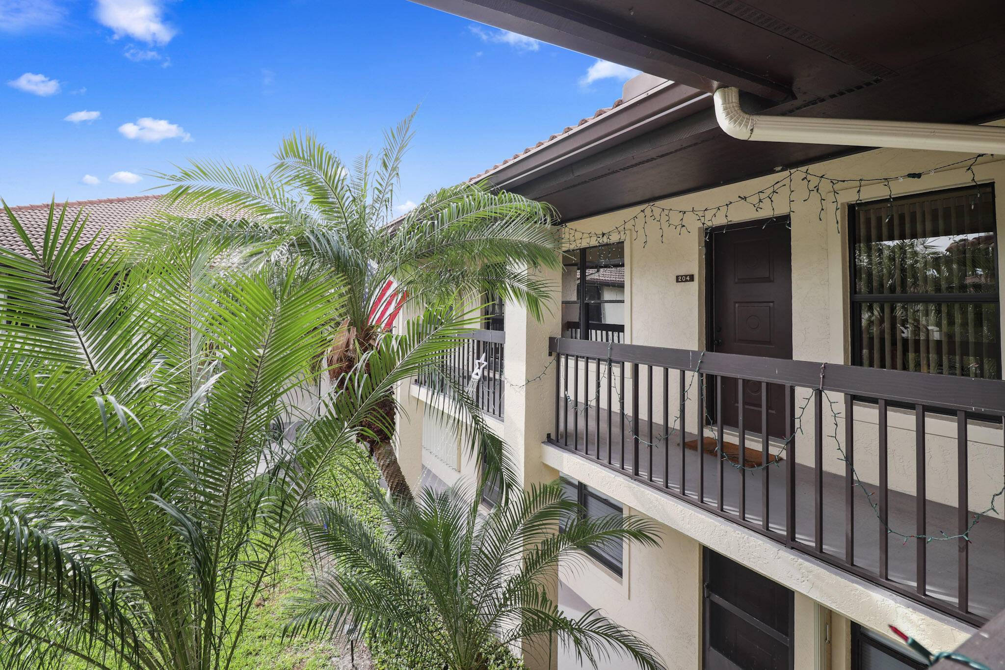 Step inside this beautiful 1 Bedroom, 1 Bathroom second floor condo in Stuart's South River Gated Community.