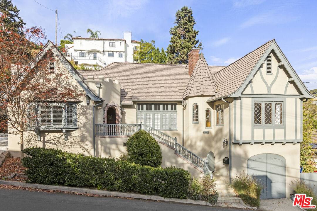 2746 Belden Dr 3BR Hollywood Hills East La