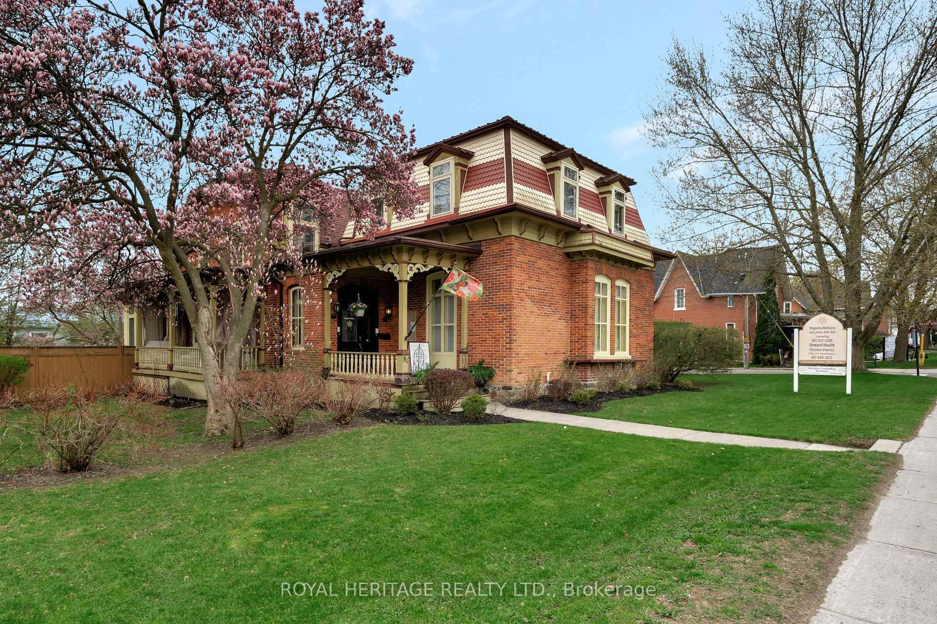 Large Family home in town in Brighton, with 5 bedrooms and 2 2 bathrooms.